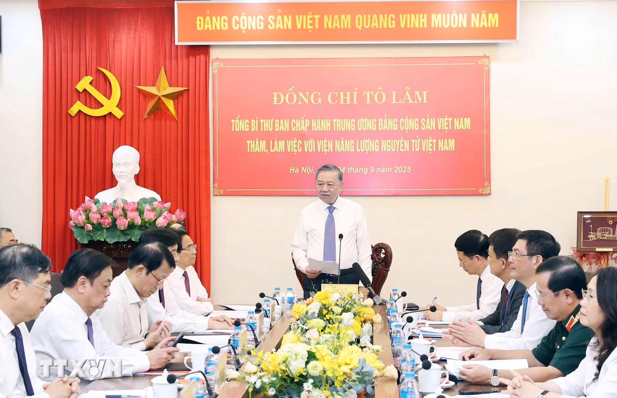 ttxvn-tong-bi-thu-to-lam-lam-viec-voi-vien-nang-luong-nguyen-tu-viet-nam-8256626-8.jpg
