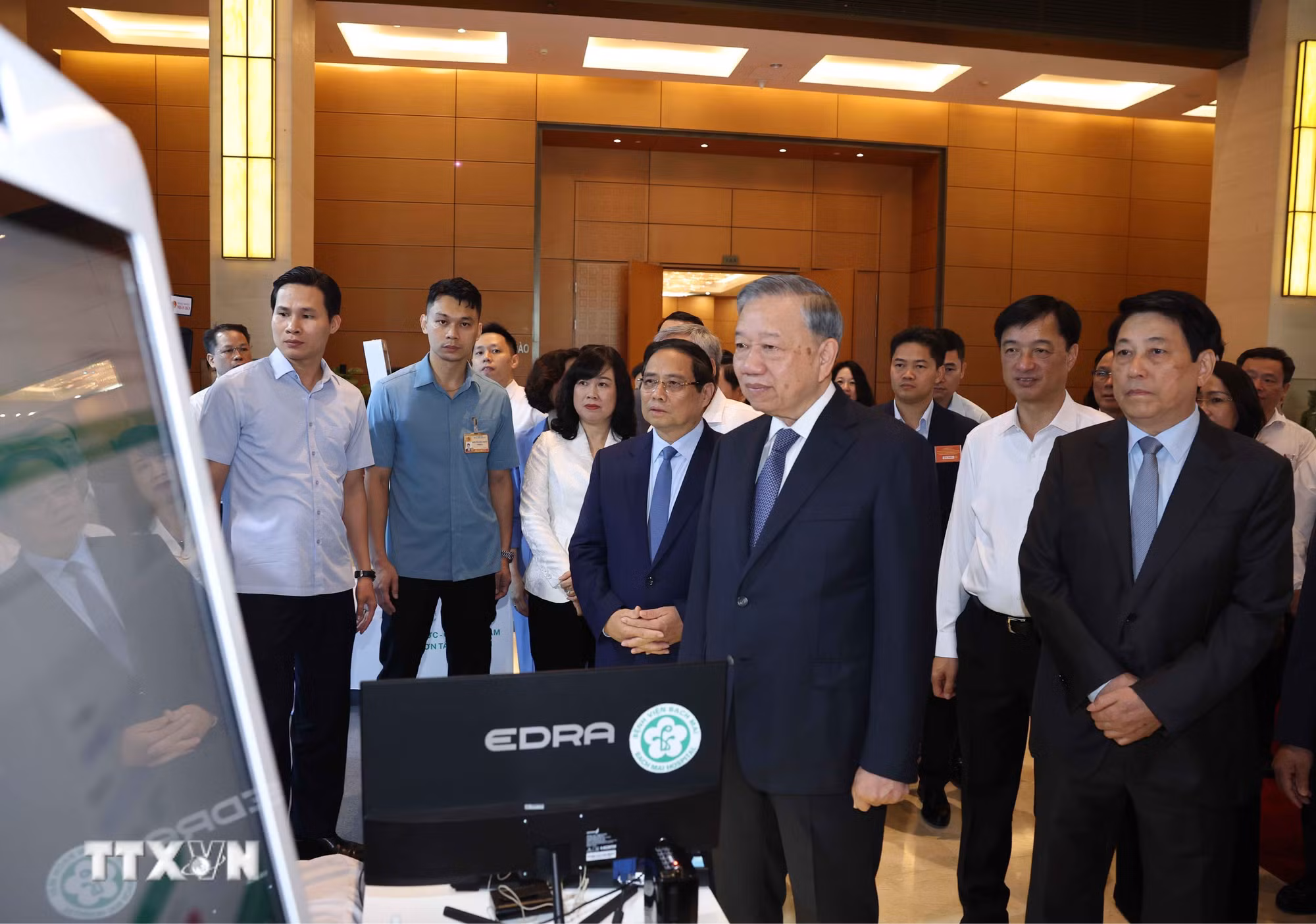 ttxvn-hoi-nghi-toan-quoc-quan-triet-trien-khai-thuc-hien-4-nghi-quyet-cua-bo-chinh-tri-8277207-6.jpg