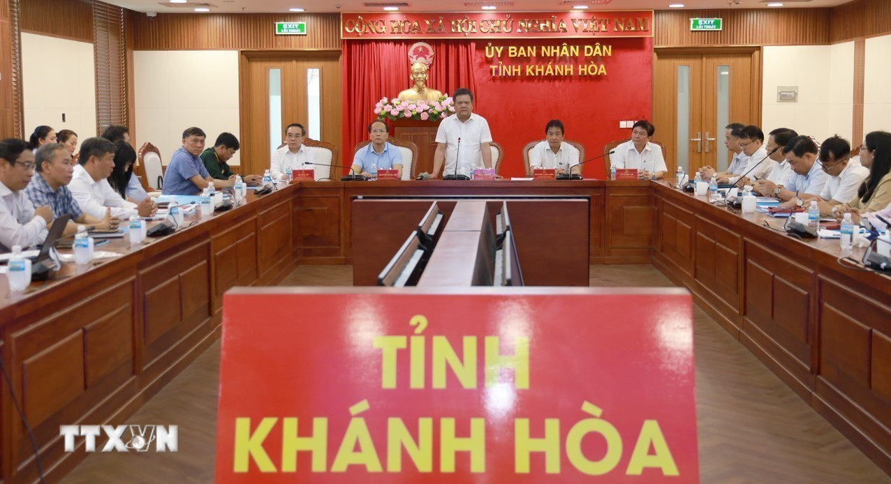 Ủy ban Bầu cử tỉnh Khánh Hòa họp nghe báo cáo nhanh kết quả bầu cử. (Ảnh: Xuân Triệu/TTXVN)