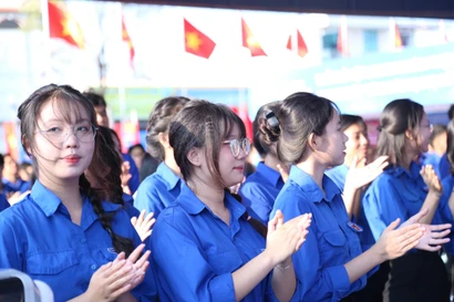 Bí thư Đoàn Thanh niên Đài Truyền hình Việt Nam Nguyễn Hoài Đảm đặc biệt quan tâm đến những nội dung của văn kiện liên quan đến thanh niên và lực lượng lao động trẻ. Dự thảo chưa dành một phần riêng biệt cho nội dung này. (Ảnh: PV/Vietnam+)