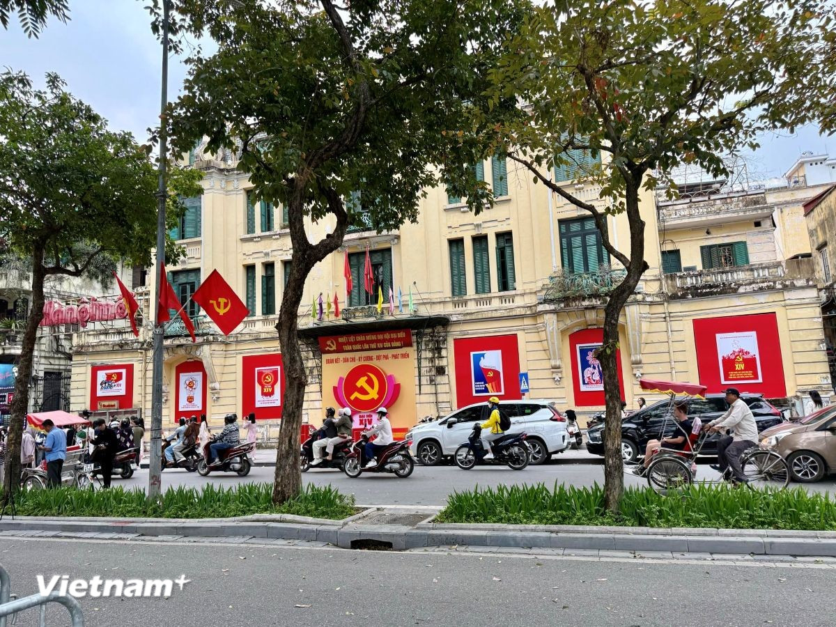 Không khí mừng Đại hội XIV, Hà Nội ngày 19/1/2026. (Ảnh: Thái Hà/Vietnam+)