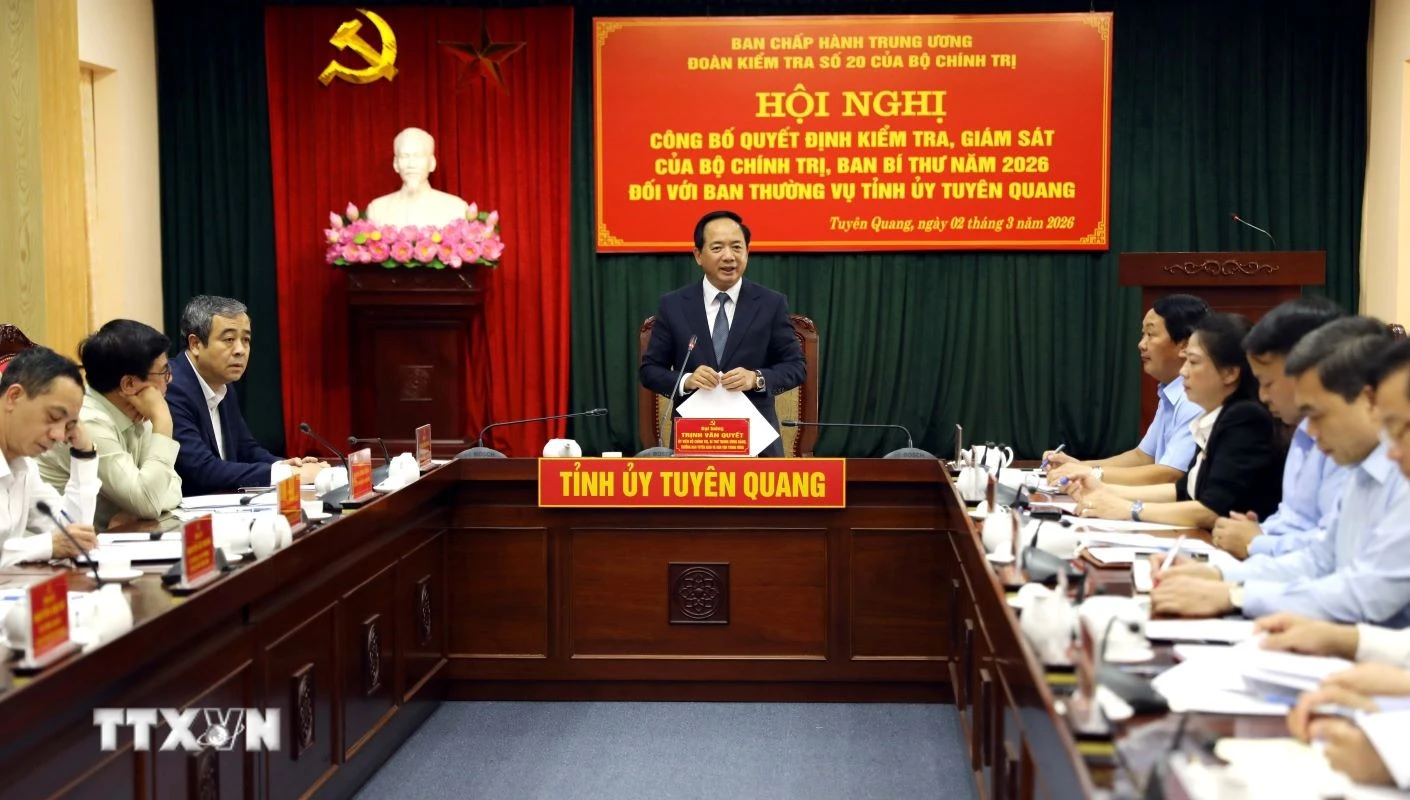 Ủy viên Bộ Chính trị, Bí thư Trung ương Đảng, Trưởng ban Tuyên giáo và Dân vận Trung ương Trịnh Văn Quyết phát biểu tại hội nghị. (Ảnh: Quang Cường/TTXVN)