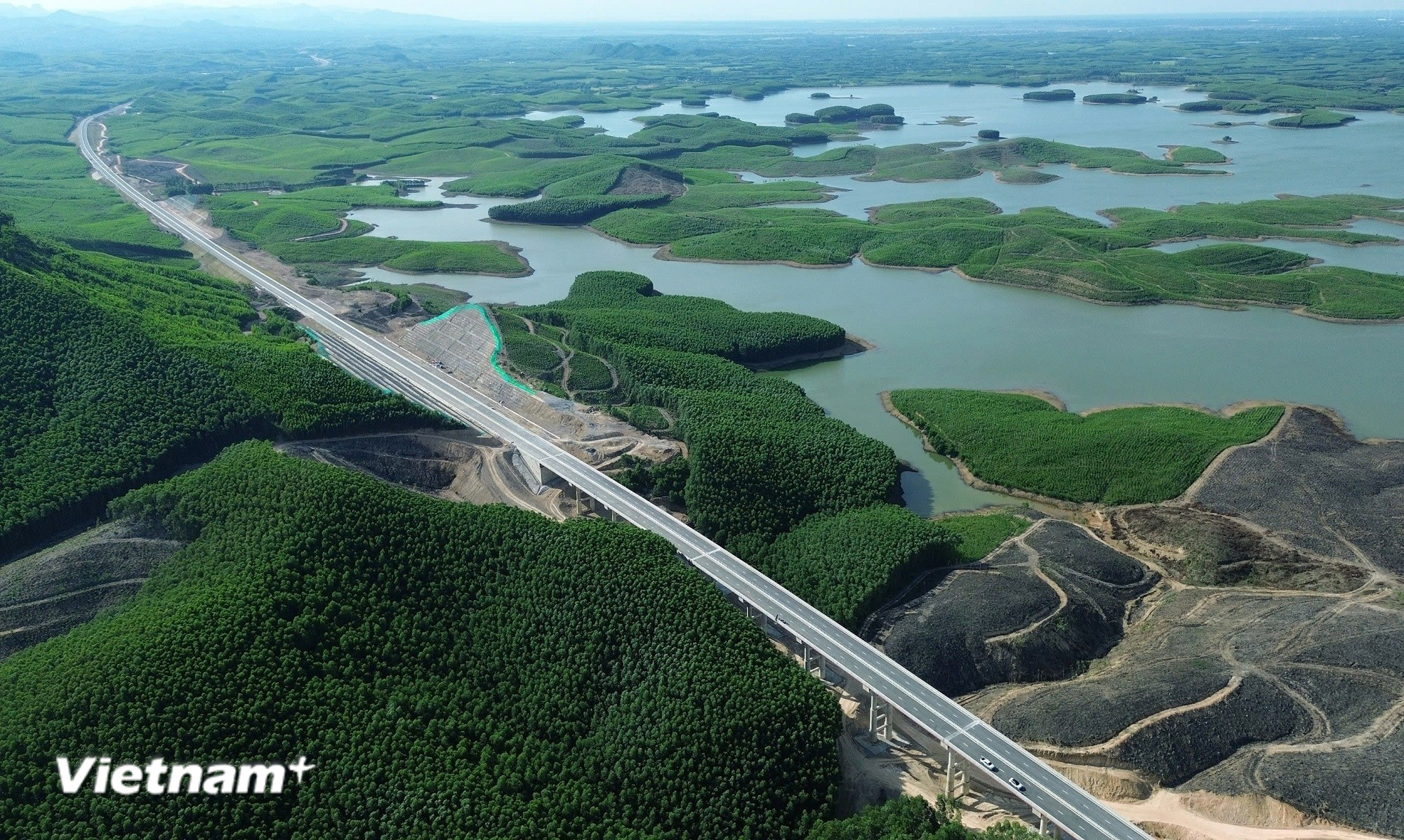 Hơn 220km Dự án thành phần cao tốc Bắc-Nam được thông tuyến dịp 19/8. (Ảnh: Quốc Khánh/Vietnam+)