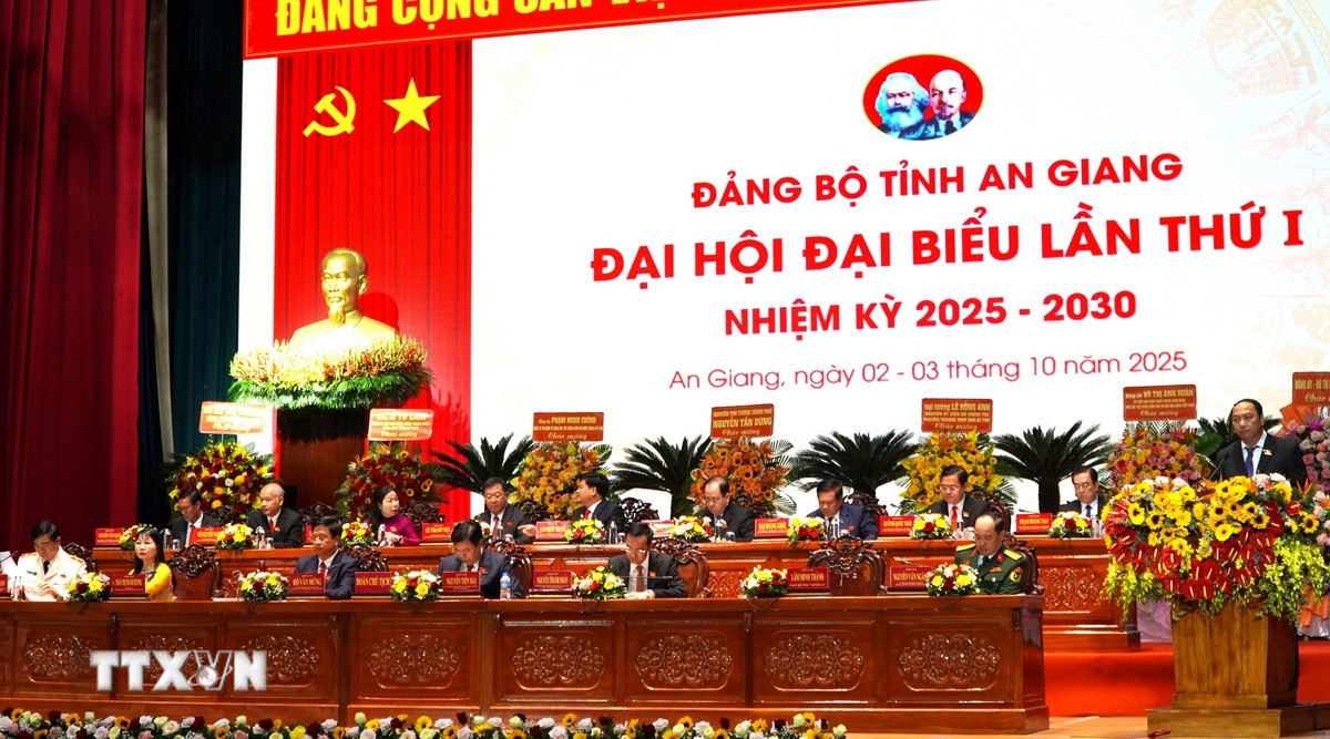 ttxvn-dai-tuong-phan-van-giang-du-dai-hoi-dai-bieu-dang-bo-tinh-an-giang-2.jpg