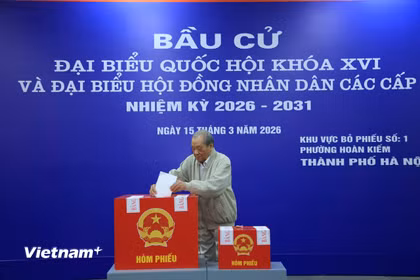 Những cử tri U100, U90 phấn khởi hòa vào ngày hội lớn của đất nước