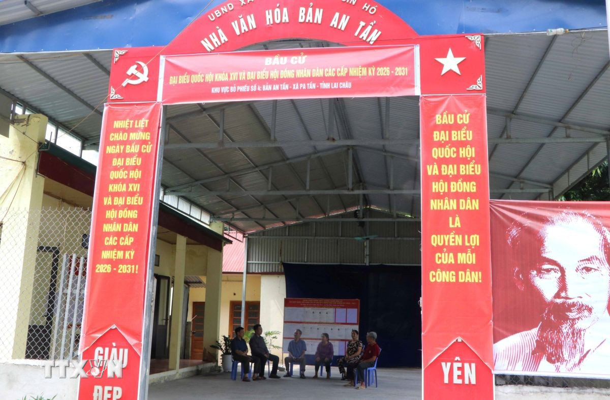 Tổ bầu cử số 4 tại Nhà văn hóa bản An Tần, xã Pa Tần, tỉnh Lai Châu sẵn sàng cho bầu cử. (Ảnh: Nguyễn Oanh/TTXVN)