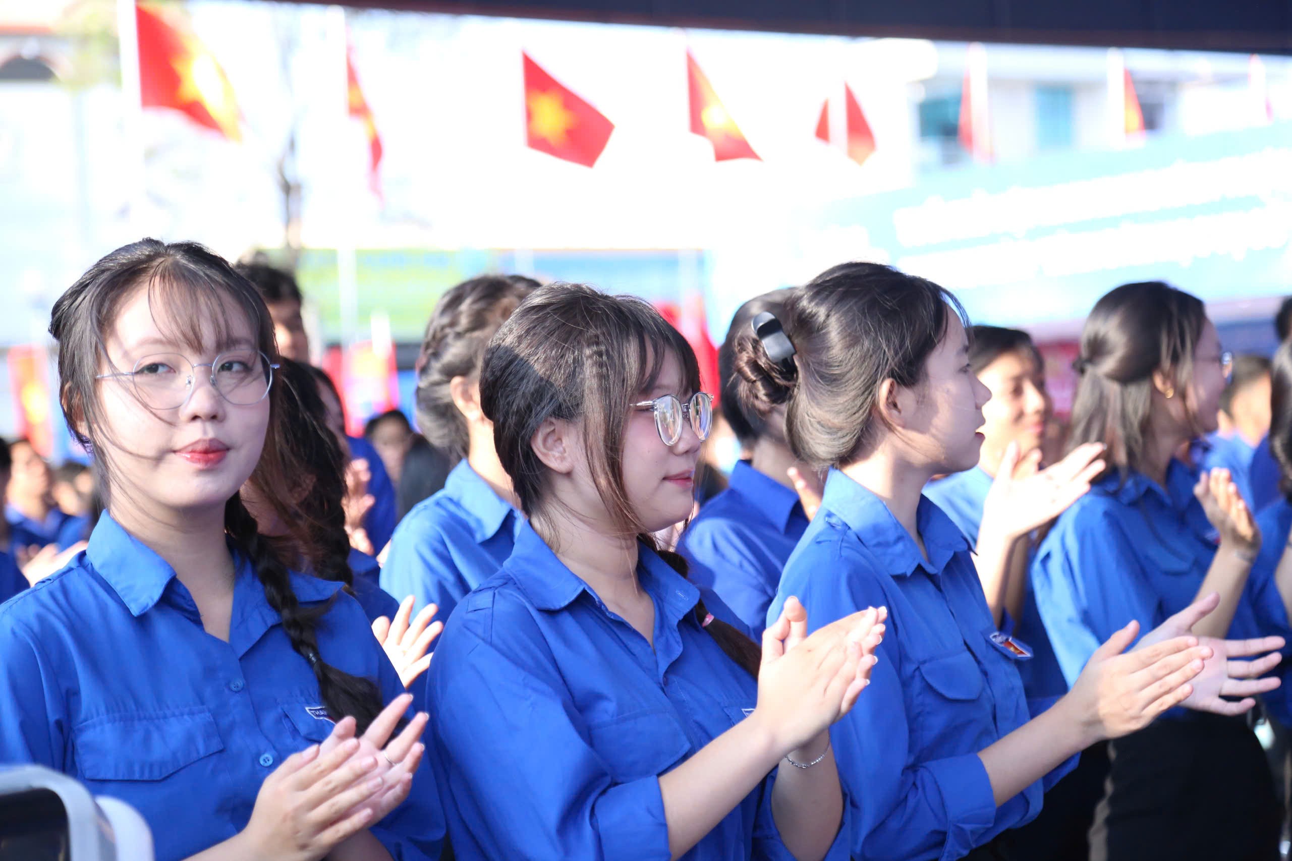 Bí thư Đoàn Thanh niên Đài Truyền hình Việt Nam Nguyễn Hoài Đảm đặc biệt quan tâm đến những nội dung của văn kiện liên quan đến thanh niên và lực lượng lao động trẻ. Dự thảo chưa dành một phần riêng biệt cho nội dung này. (Ảnh: PV/Vietnam+)