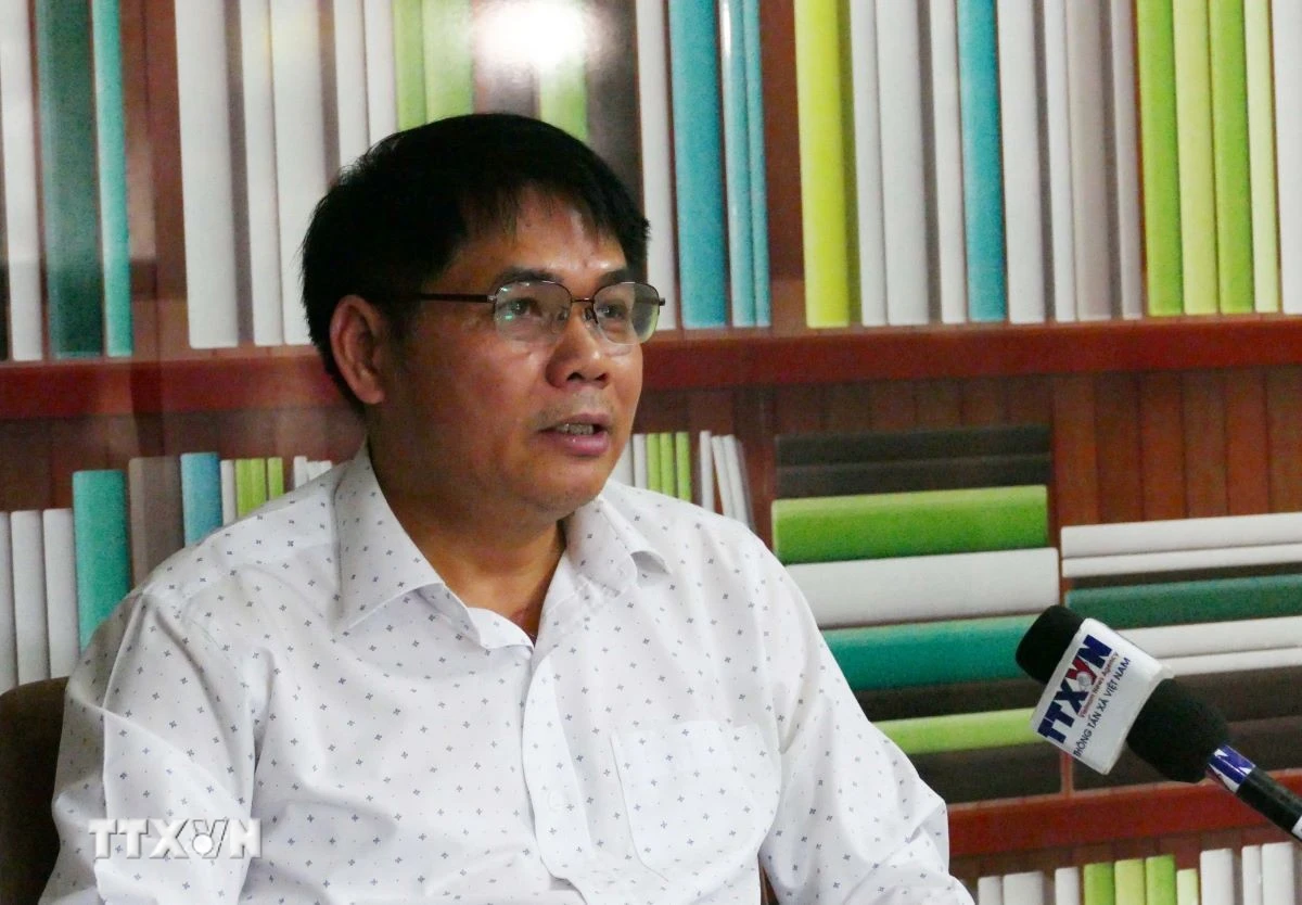 Ông Hoàng Văn Quân, Phó Chủ tịch Hội doanh nghiệp Việt Nam tại Lào, Chủ tịch kiêm Tổng Giám đốc Công ty NNC Pharma, trả lời phỏng vấn. (Ảnh: Xuân Tú/TTXVN)