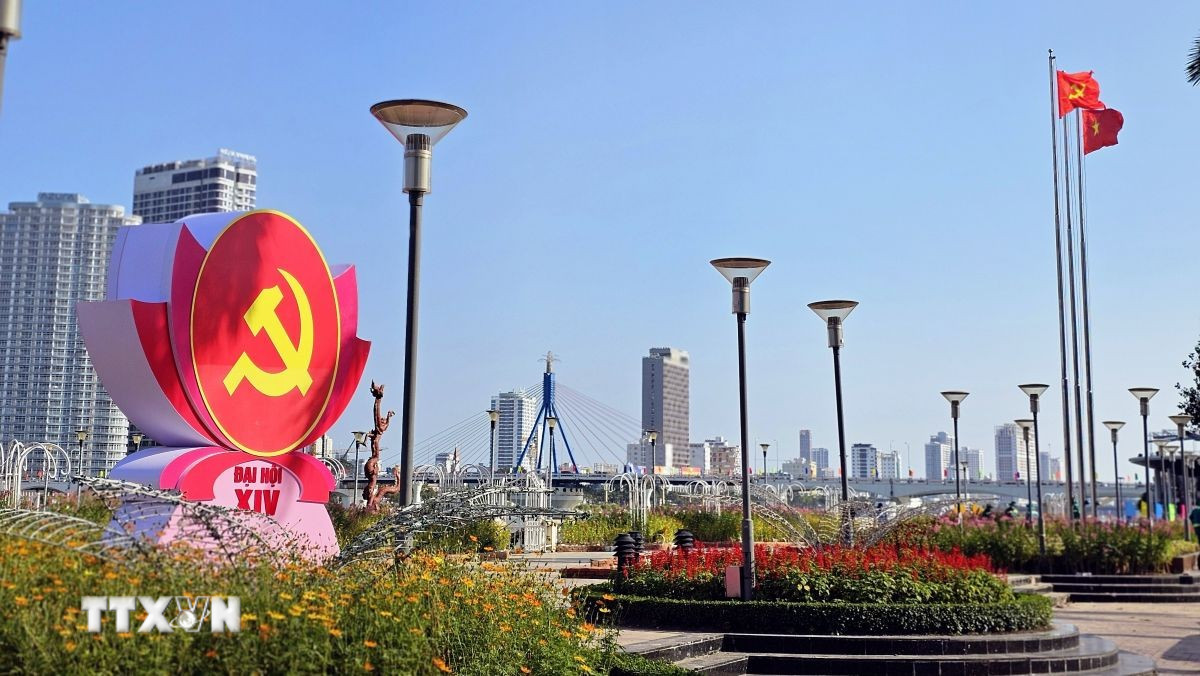 Thành phố Đà Nẵng được trang hoàng cờ hòa chào mừng sự kiện trọng đại của Đất nước. (Ảnh: Trần Lê Lâm/TTXVN)