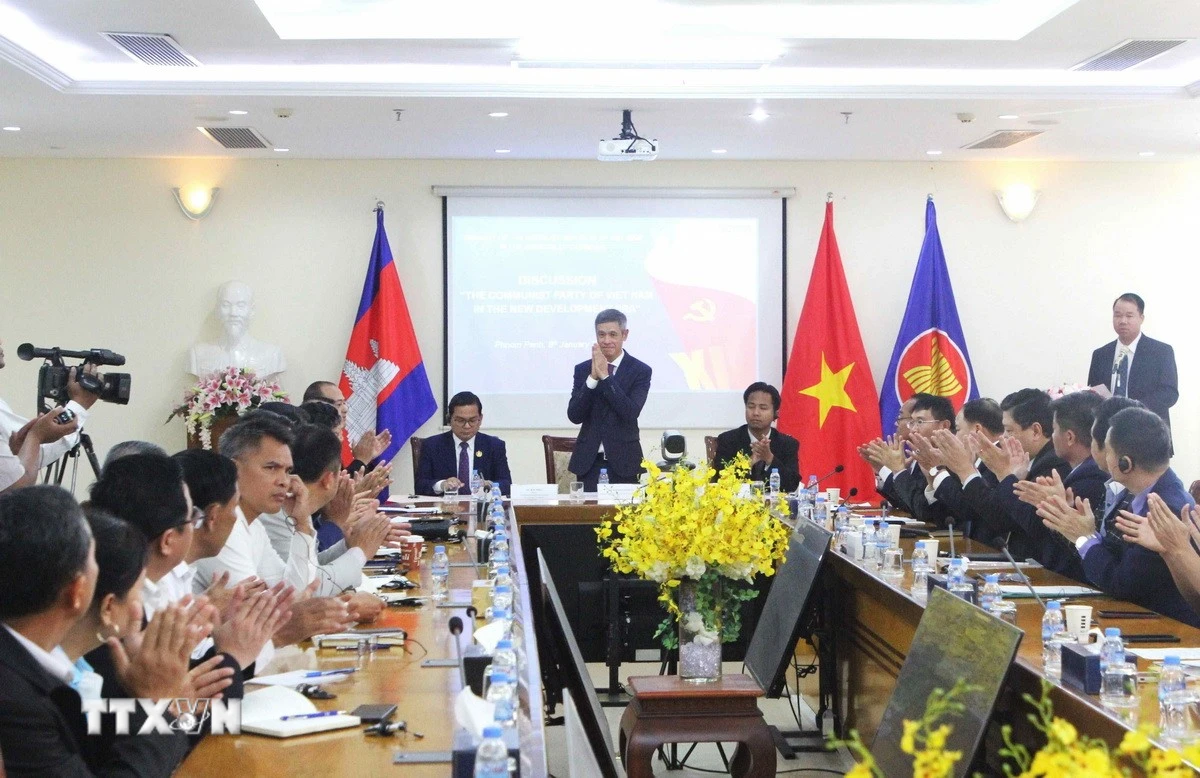 Quang cảnh tọa đàm. (Ảnh: Hoàng Minh/TTXVN)