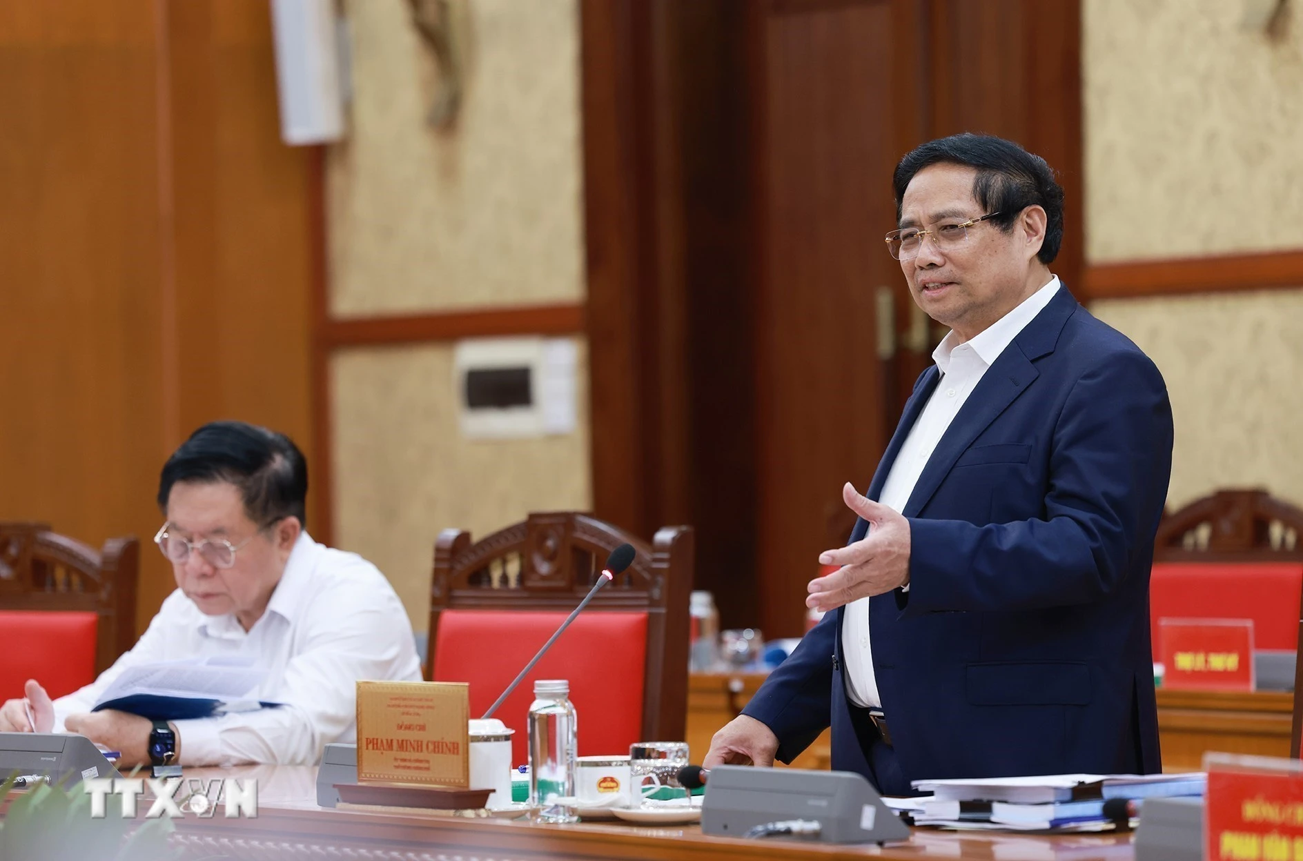 Thủ tướng Phạm Minh Chính làm việc với Ban Thường vụ Tỉnh ủy Tuyên Quang. (Ảnh: Dương Giang/TTXVN)