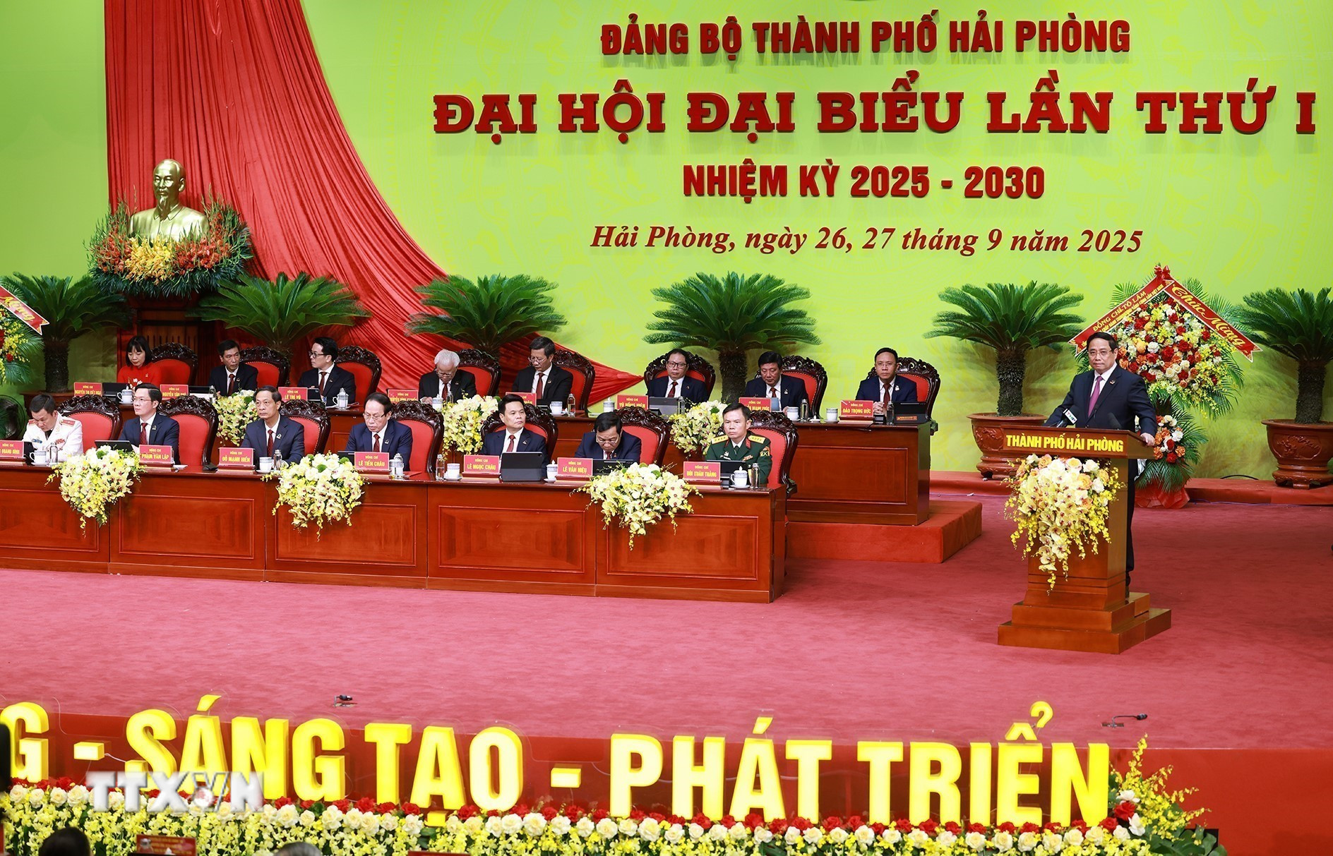 Thủ tướng Phạm Minh Chính phát biểu chỉ đạo Đại hội đại biểu Đảng bộ thành phố Hải Phòng lần thứ nhất, nhiệm kỳ 2025-2030. (Ảnh: Dương Giang/TTXVN) ttxvn-hai-phong-15.jpg