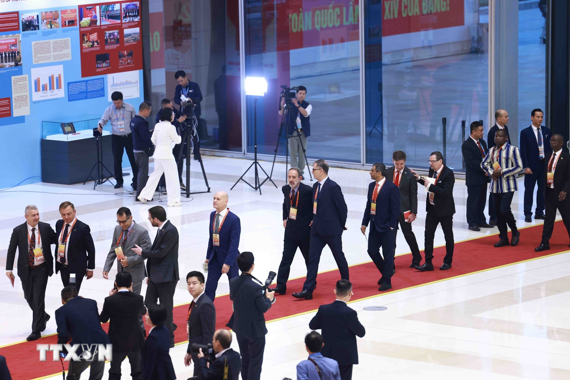 ttxvn-khai-mac-dai-hoi-xiv-cua-dang-5.jpg