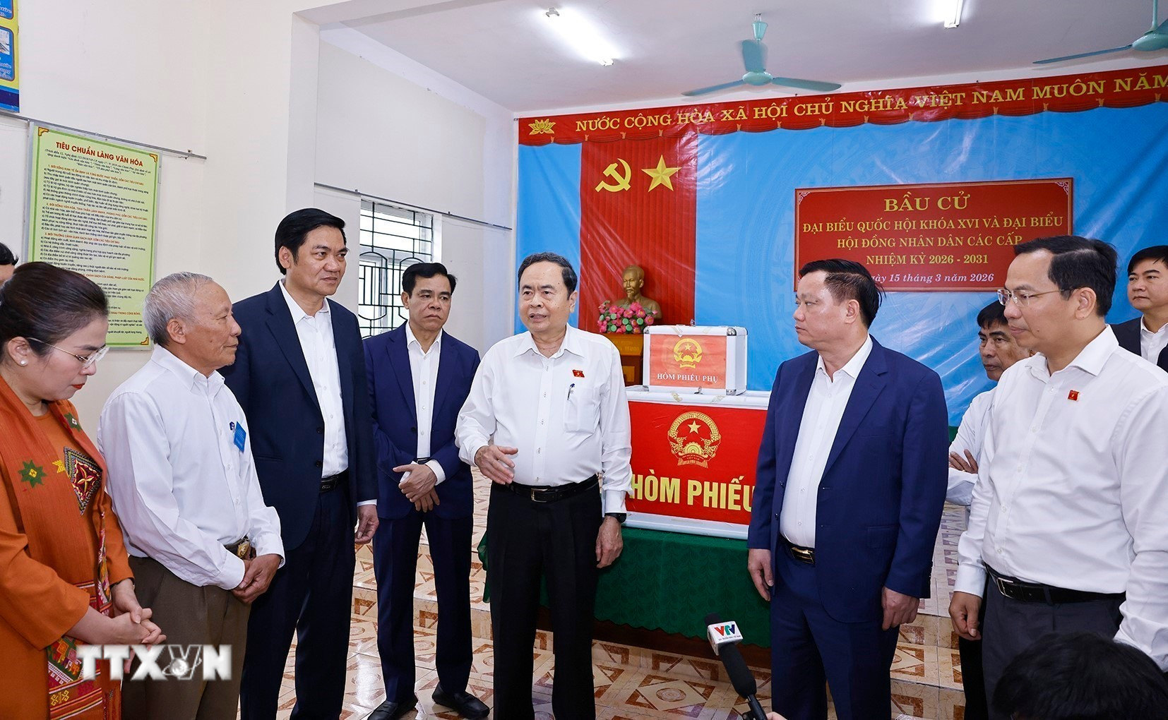 ttxvn-chu-tich-quoc-hoi-giam-sat-kiem-tra-cong-tac-bau-cu-tai-nghe-an-1.jpg