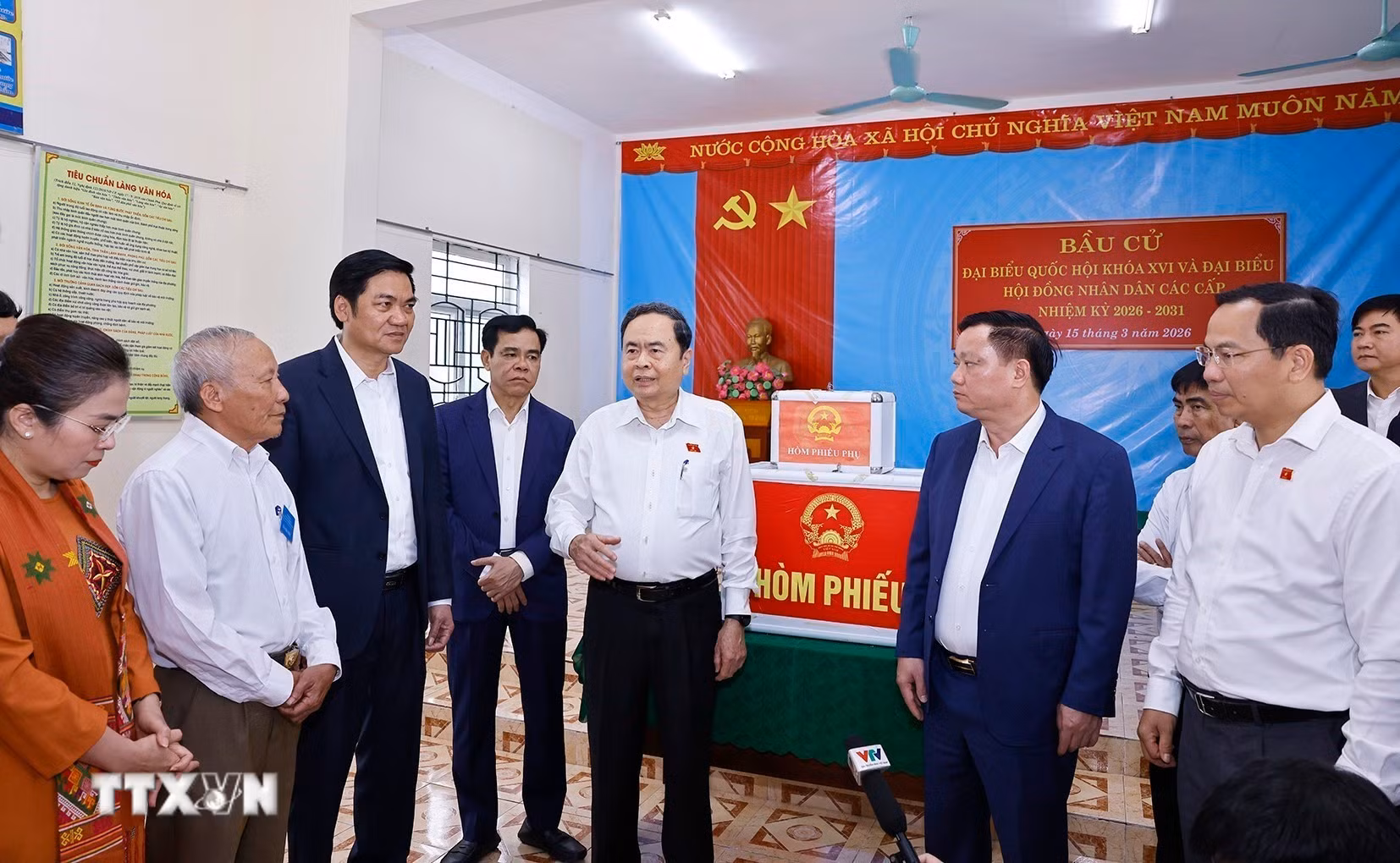 ttxvn-chu-tich-quoc-hoi-giam-sat-kiem-tra-cong-tac-bau-cu-tai-nghe-an-1.jpg