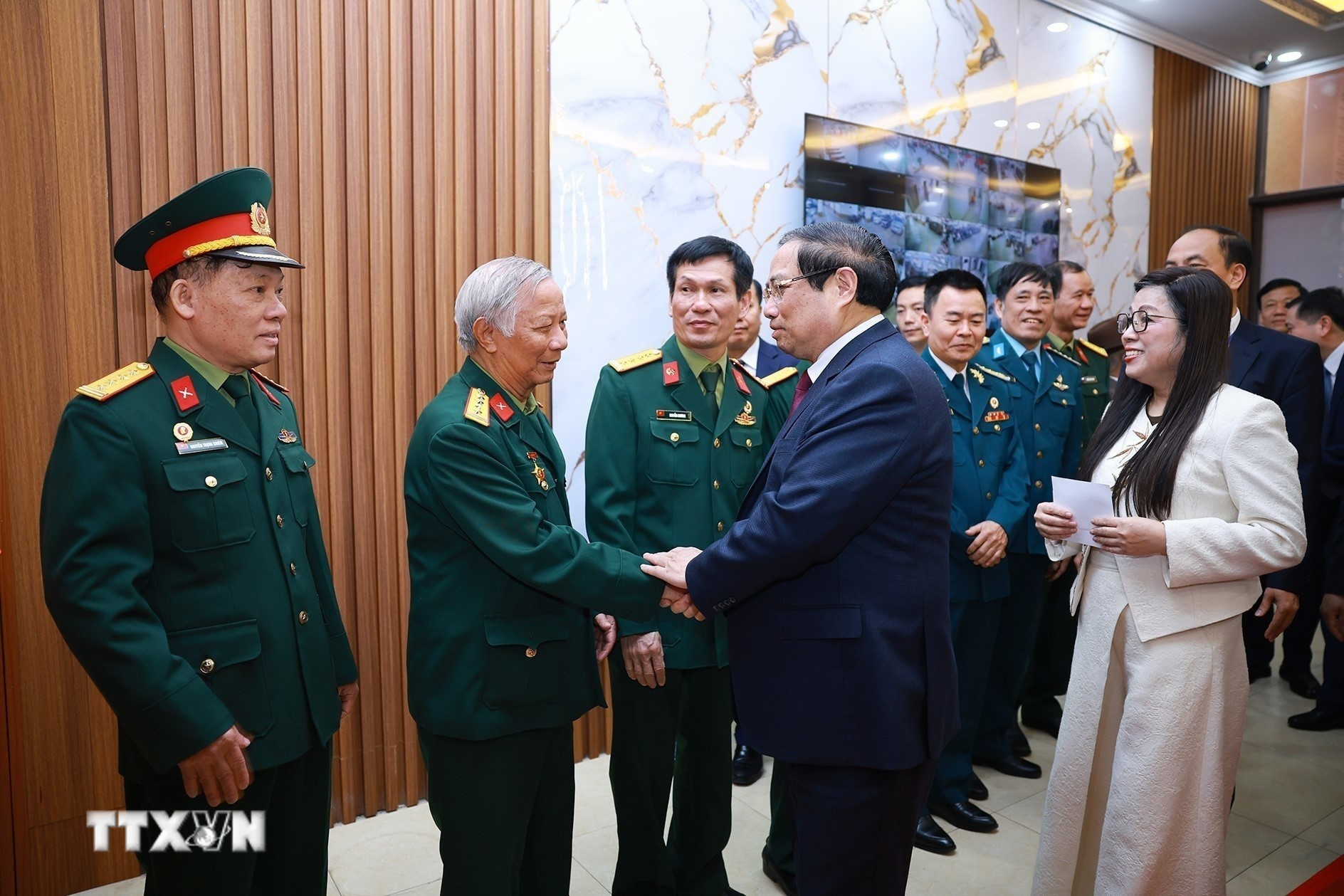 ttxvn-thu-tuong-kiem-tra-cong-tac-bau-cu-tai-phuong-tay-ho-ha-noi-6.jpg