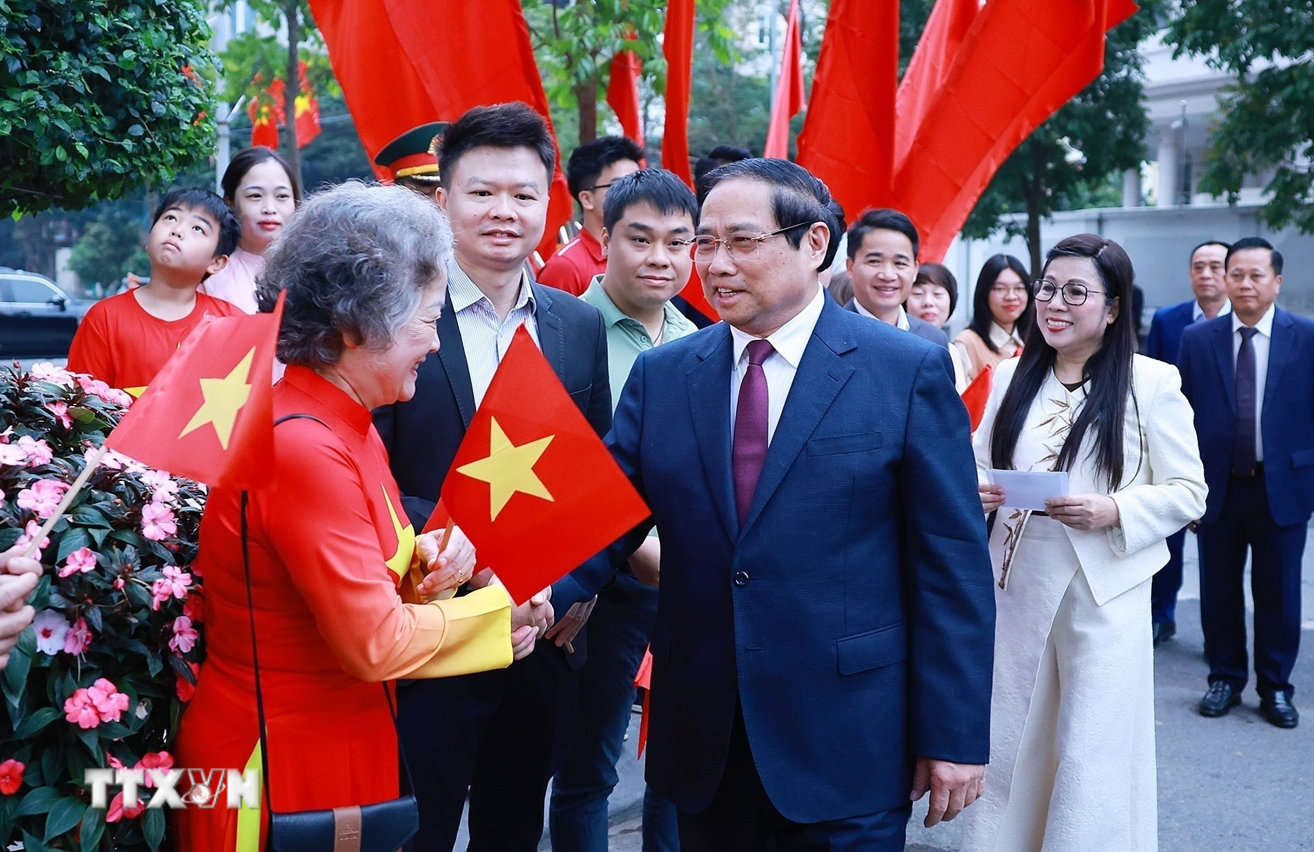 ttxvn-thu-tuong-kiem-tra-cong-tac-bau-cu-tai-phuong-tay-ho-ha-noi-3.jpg