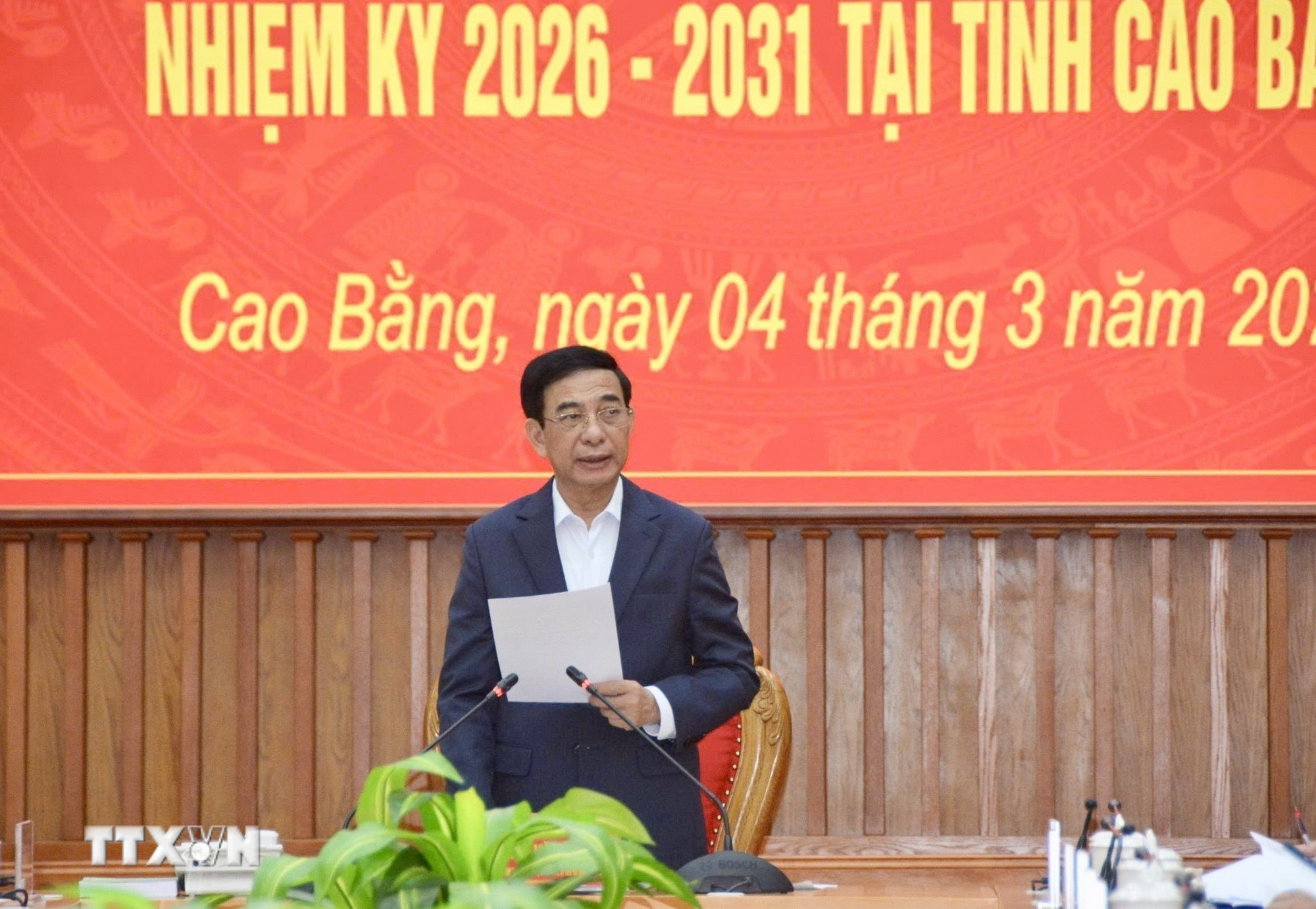 ttxvn-dai-tuong-phan-van-giang-kiem-tra-cong-tac-bau-cu-tai-tinh-cao-bang-2-resize.jpg