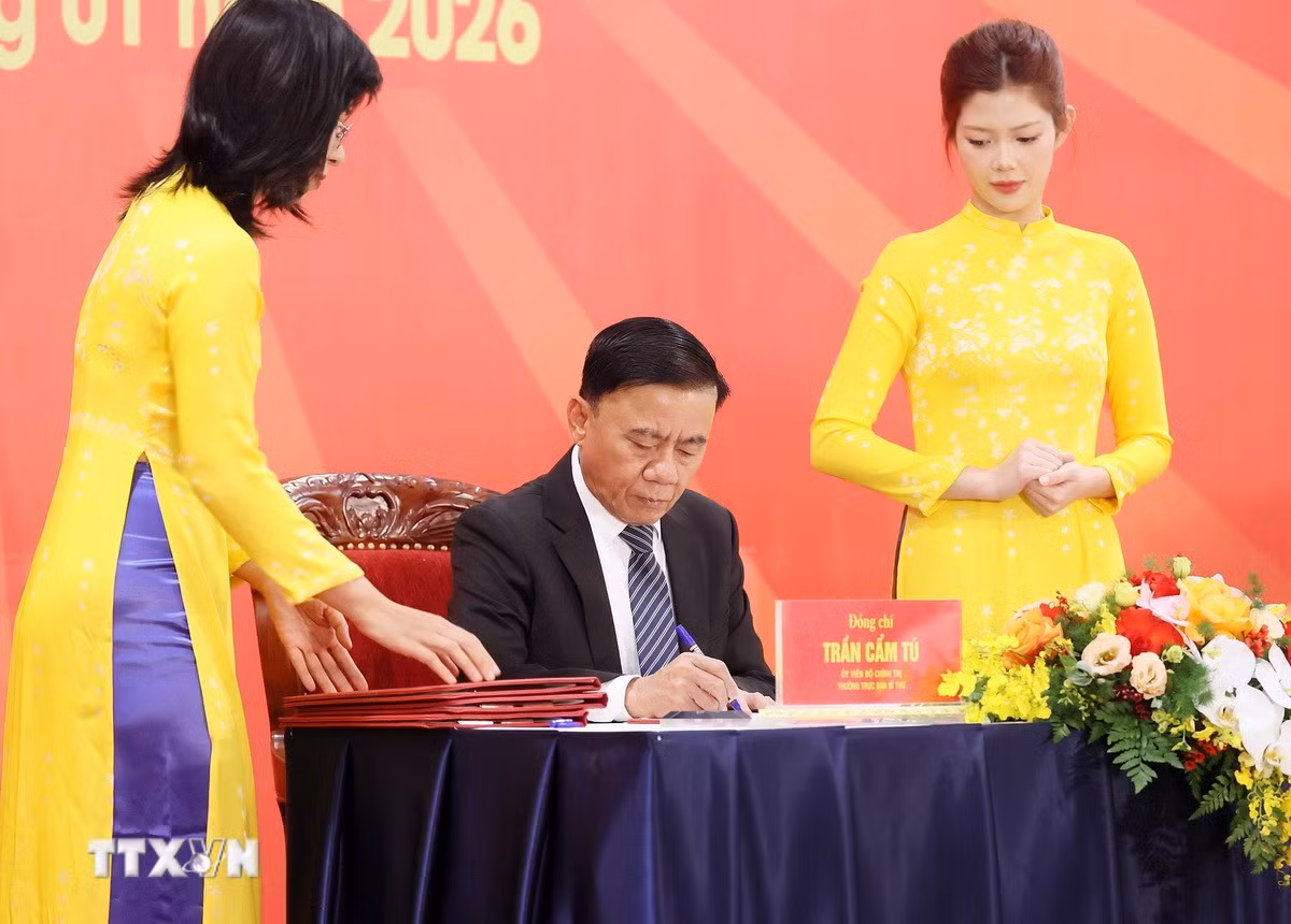 ttxvn-tem-buu-chinh-4-resize.jpg