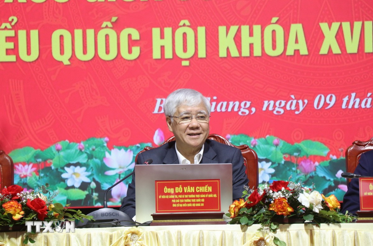 Ủy viên Bộ Chính trị, Phó Chủ tịch Thường trực Quốc hội Đỗ Văn Chiến, ứng cử viên đại biểu Quốc hội khóa XVI, trình bày chương trình hành động tại buổi tiếp xúc cử tri ở phường Bắc Giang, tỉnh Bắc Kinh. (Ảnh: Thanh Thương/TTXVN)