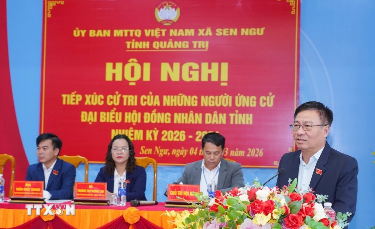 Ông Đào Mạnh Hùng, Ủy viên Ban Thường vụ Tỉnh ủy, Ủy viên Ban Thường vụ Đảng ủy các cơ quan Đảng tỉnh, Bí thư Đảng ủy, Phó Chủ tịch Thường trực Ủy ban Mặt trận Tổ quốc Việt Nam tỉnh phát biểu tại Hội nghị tiếp xúc cử tri. (Ảnh: Thanh Thuỷ/TTXVN)