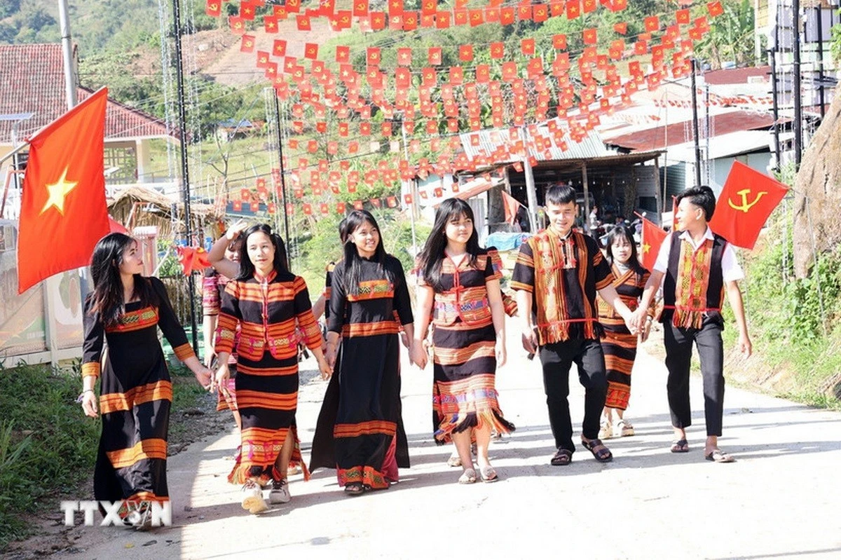 Nét vẽ cổ động bầu cử gieo mầm ý thức công dân cho học sinh Xơ Đăng