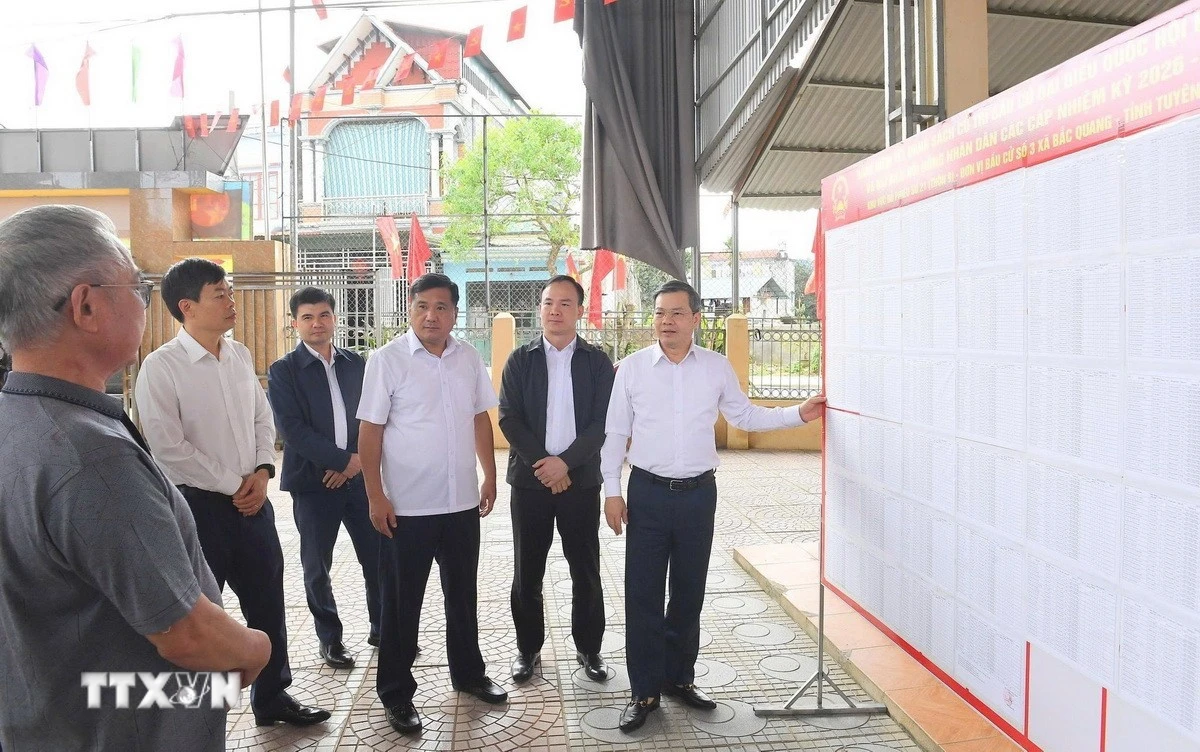 Danh sách cử tri, ứng cử viên đại biểu Quốc hội khóa XVI và đại biểu Hội đồng Nhân dân các cấp nhiệm kỳ 2026-2031 được niêm yết đầy đủ tại các thôn, bản, nhà văn hóa xã tỉnh Tuyên Quang. (Ảnh: Hoàng Hải/TTXVN)