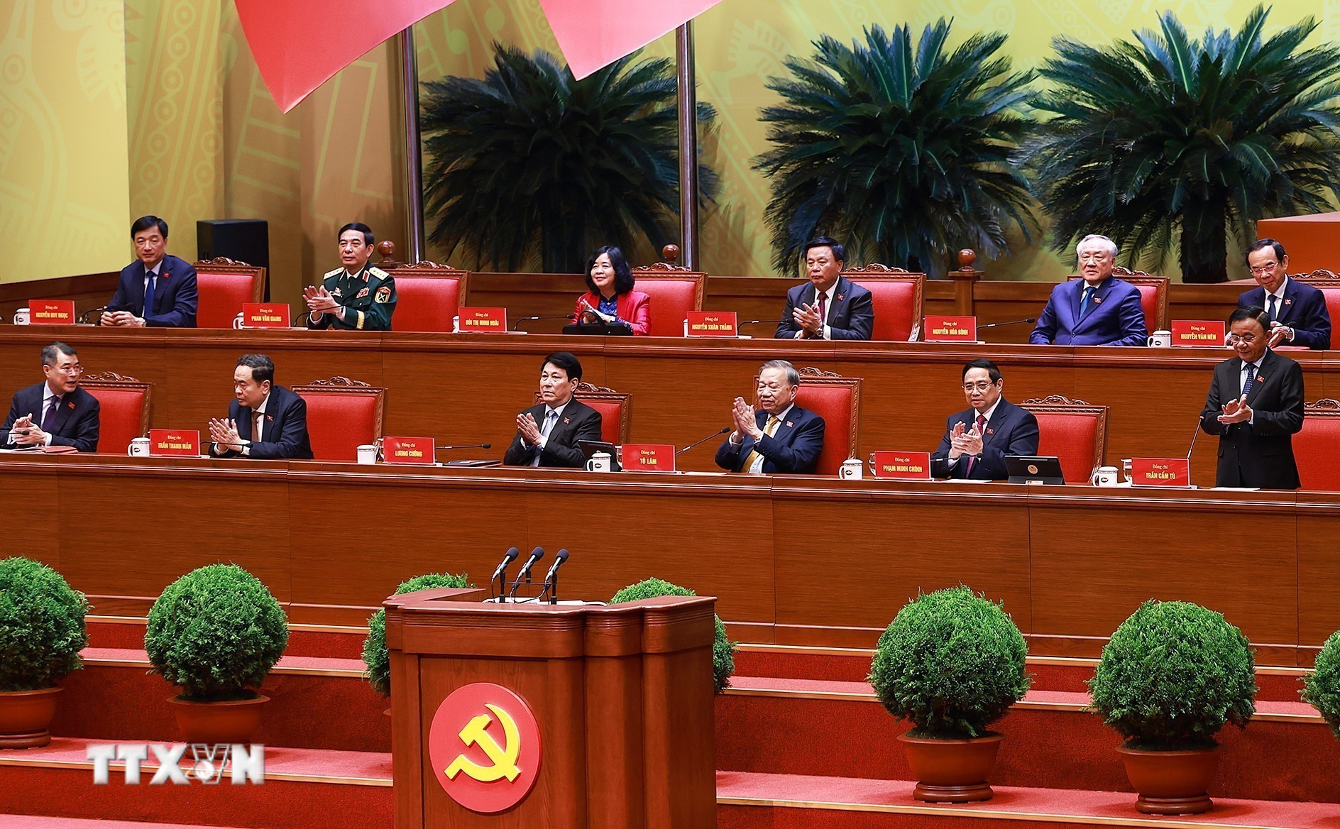 Đoàn Chủ tịch điều hành Đại hội XIV của Đảng. (Ảnh: TTXVN)