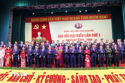 Ban Chấp hành Đảng bộ tỉnh Thái Nguyên khóa I, nhiệm kỳ 2025-2030 ra mắt Đại hội. (Ảnh: Vũ Hoàng Giang/TTXVN)