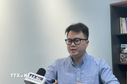 Ông Enzo Sim Hong Jun trả lời phỏng vấn phóng viên TTXVN tại Kuala Lumpur. (Ảnh: Thành Trung/TTXVN)