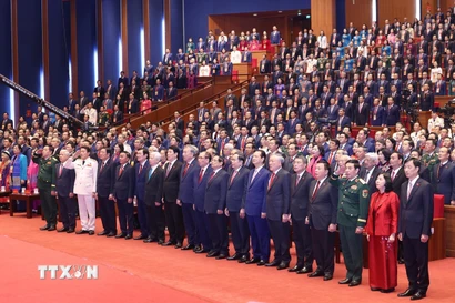 Các đại biểu thực hiện nghi lễ bế mạc Đại hội. (Ảnh: TTXVN)