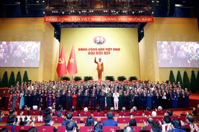 Các đại biểu thực hiện nghi lễ bế mạc Đại hội. (Ảnh: TTXVN)