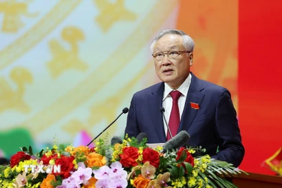 Ủy viên Bộ Chính trị, Phó Bí thư thường trực Đảng ủy Chính phủ, Phó Thủ tướng Thường trực Chính phủ Nguyễn Hòa Bình trình bày báo cáo chính trị. (Ảnh: Dương Giang/TTXVN)