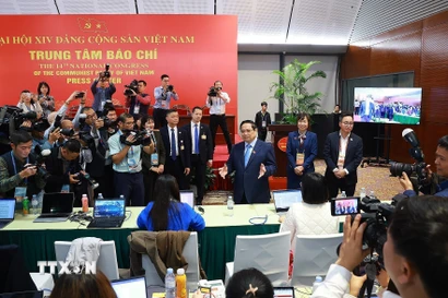 Thủ tướng Phạm Minh Chính thăm Trung tâm báo chí Đại hội Đảng toàn quốc lần thứ XIV. (Ảnh: TTXVN)