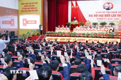 Đại biểu biểu quyết tại Đại hội. (Ảnh: Phương Hoa/TTXVN)