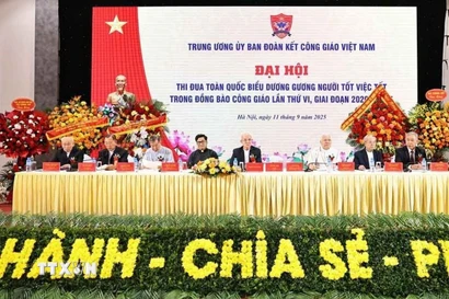 Đoàn Chủ tịch điều hành Đại hội. (Ảnh: Minh Đức/TTXVN)