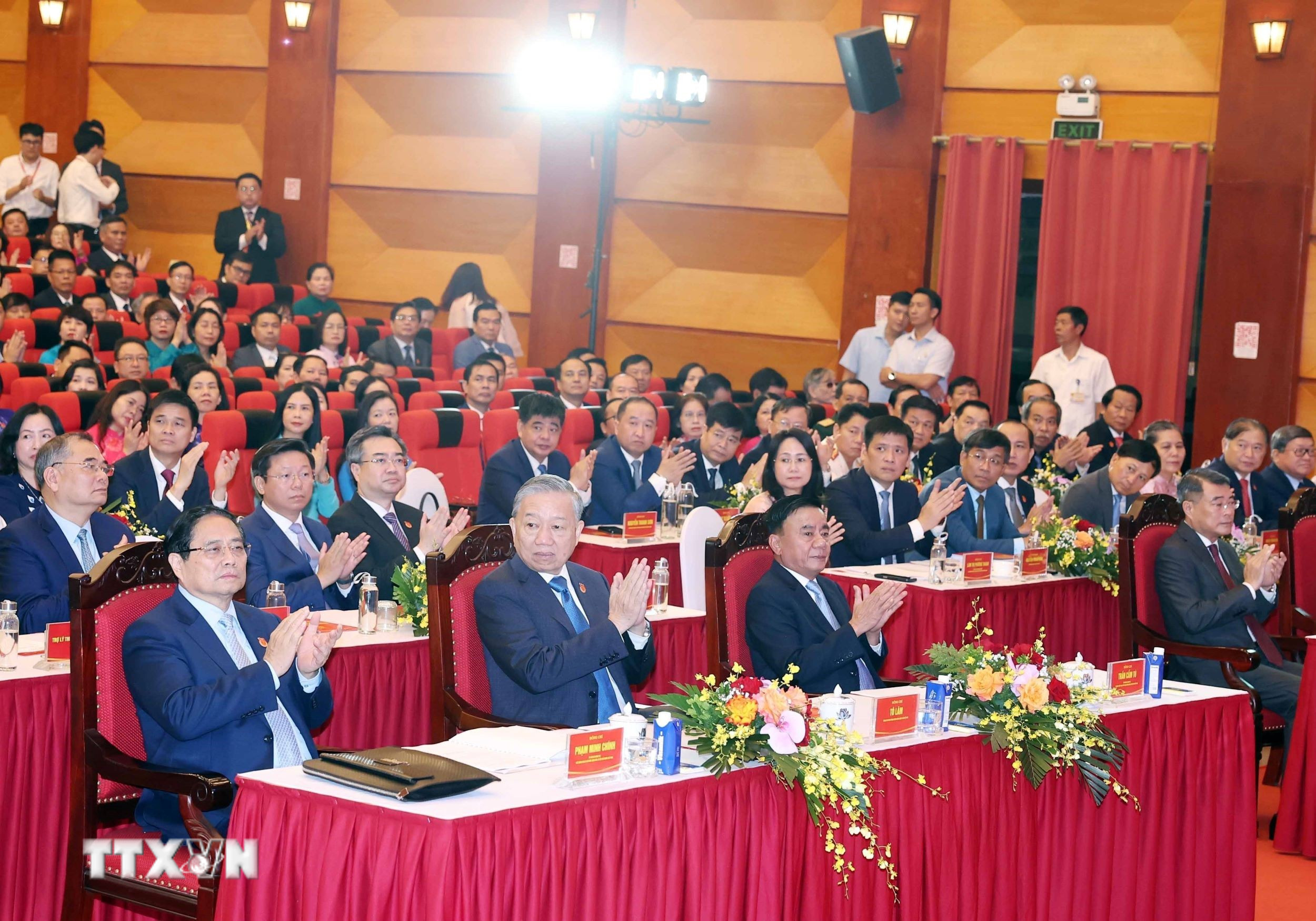Tổng Bí thư Tô Lâm và các đồng chí lãnh đạo, nguyên lãnh đạo Đảng, Nhà nước dự đại hội. (Ảnh: Thống Nhất/TTXVN)