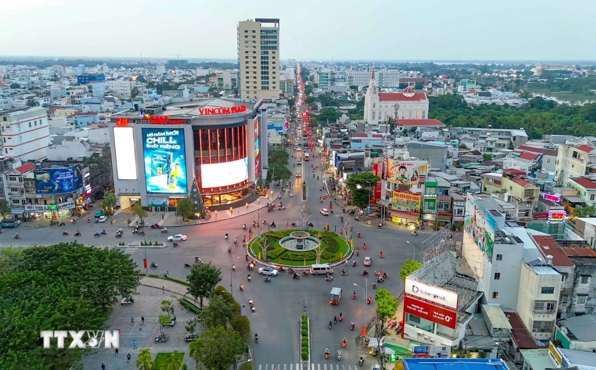 Nút giao các đường Cách Mạng Tháng Tám-Hùng Vương-Trần Phú-Nguyễn Trãi trên địa bàn quận Ninh Kiều. (Ảnh: Thanh Liêm/TTXVN)