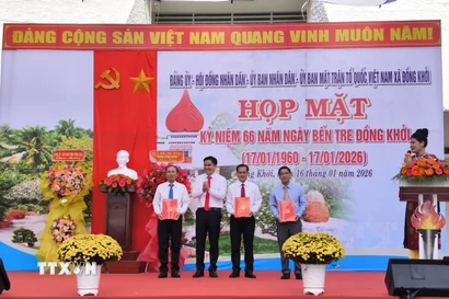 Thường trực Đảng ủy xã Đồng Khởi giao nhiệm vụ cho các khối, các ngành, đơn vị trong năm 2026. (Ảnh: Huỳnh Phúc Hậu/TTXVN)