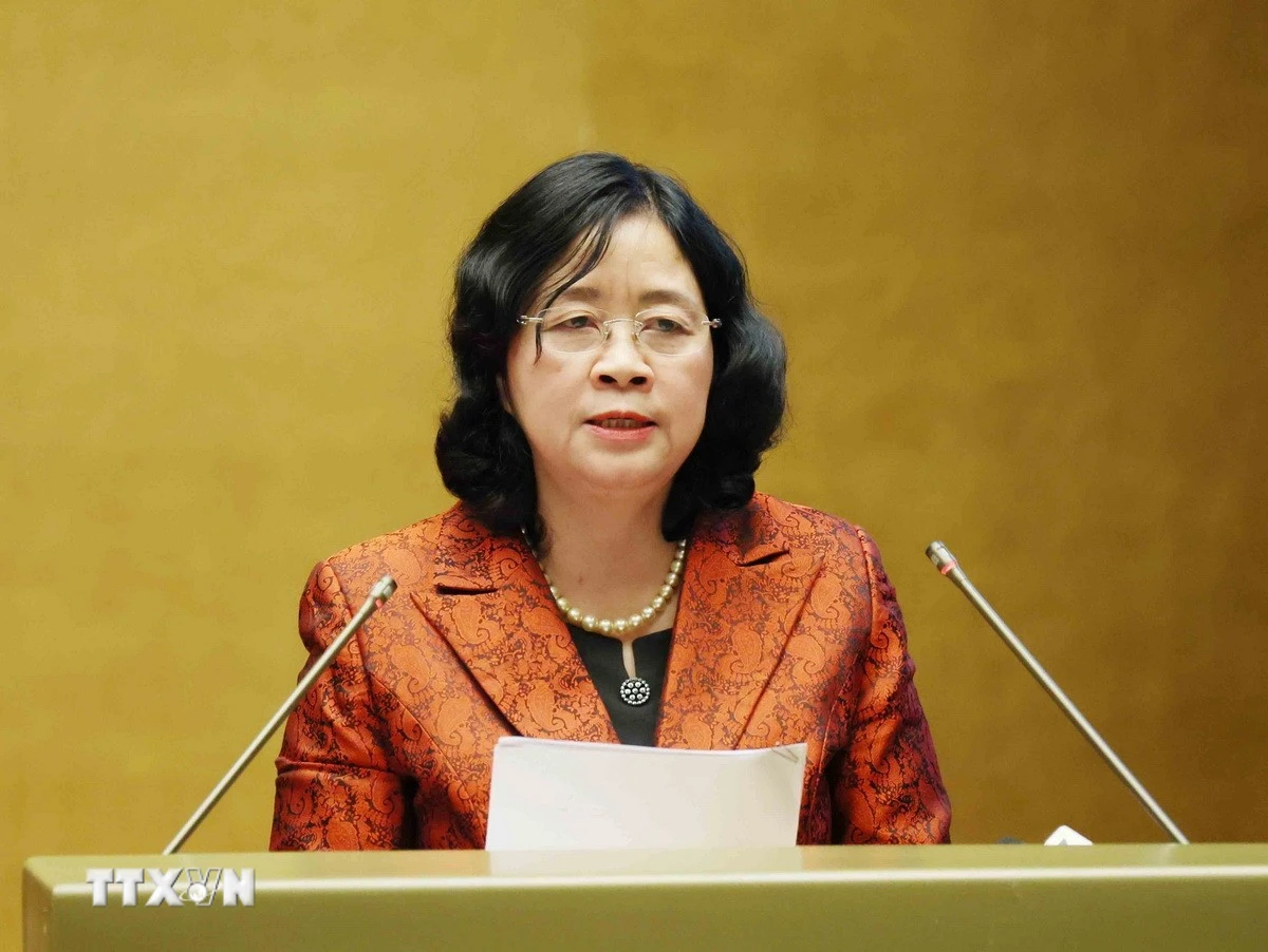 Đồng chí Bùi Thị Minh Hoài, Ủy viên Bộ Chính trị, Bí thư Trung ương Đảng, Chủ tịch Ủy ban Trung ương Mặt trận Tổ quốc Việt Nam, giới thiệu Chuyên đề: "Phát huy sức mạnh Đại đoàn kết toàn dân tộc trong sự nghiệp xây dựng, phát triển đất nước và bảo vệ Tổ quốc trong Kỷ nguyên mới." (Ảnh: Phương Hoa/TTXVN)