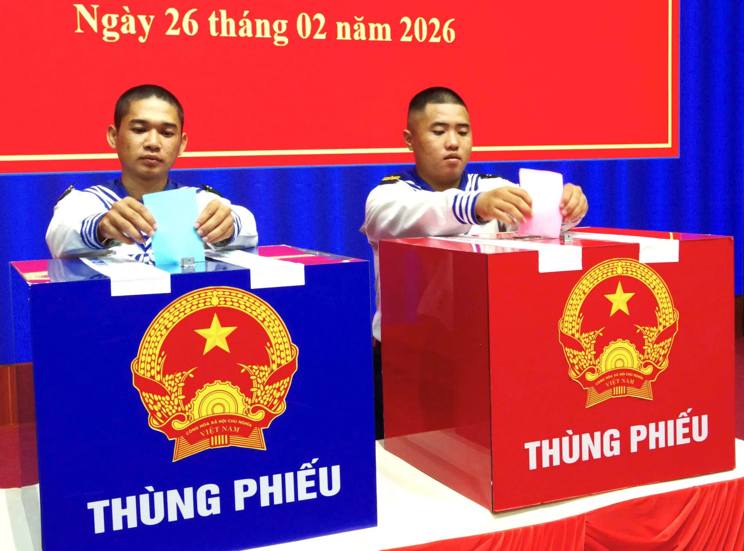 Vùng 2 Hải quân tổ chức bầu cử sớm cho các chiến sĩ đang bảo vệ chủ quyền biển đảo và thềm lục địa