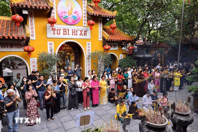 Đông đảo Phật tử tham dự Đại lễ Phật đản phật lịch 2569 - Dương lịch 2025. (Ảnh: Minh Đức/TTXVN)