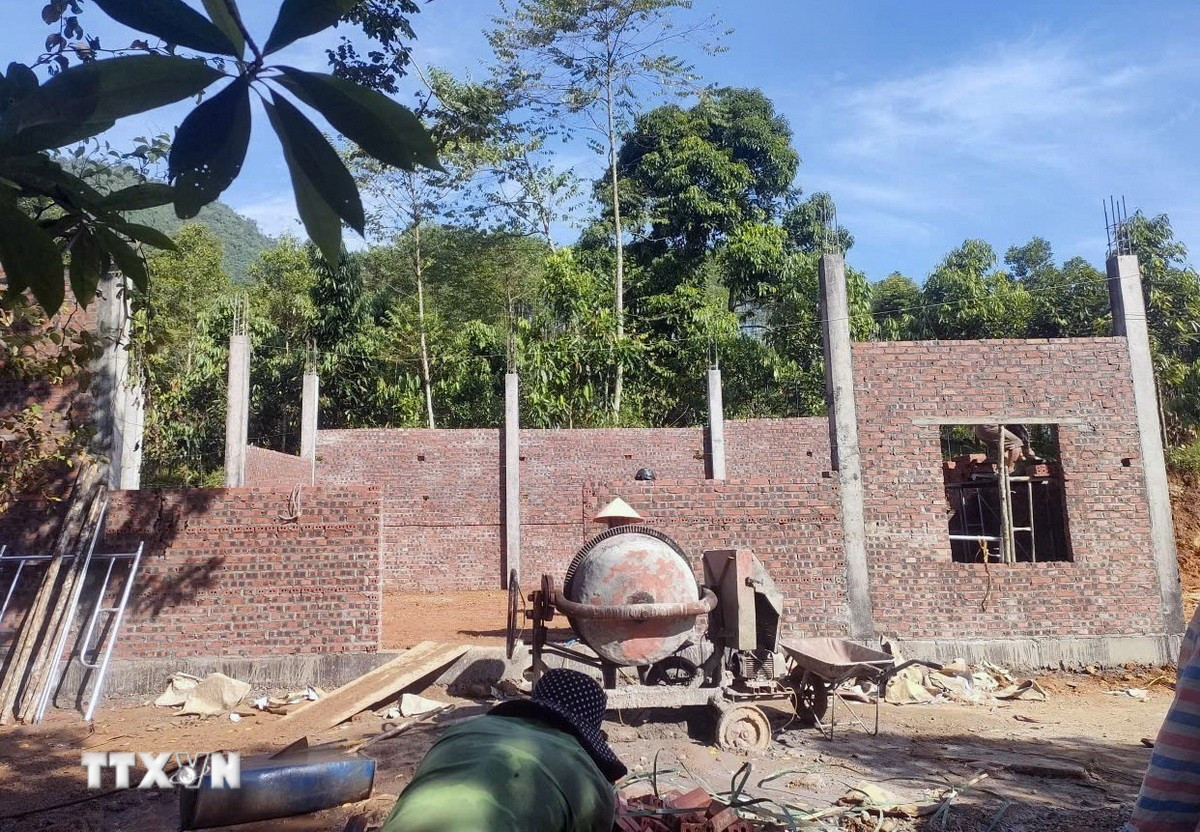 Xóa nhà tạm, nhà dột nát tại xã Thu Cúc, tỉnh Phú Thọ, (Ảnh: Tạ Toàn/TTXVN)