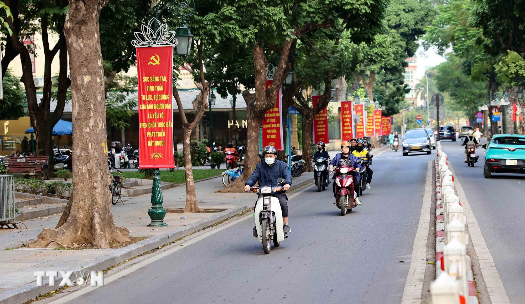 Các tuyến phố của Thủ đô Hà Nội vào dịp Đại hội XIV của Đảng. (Ảnh: Vũ Quang/TTXVN)