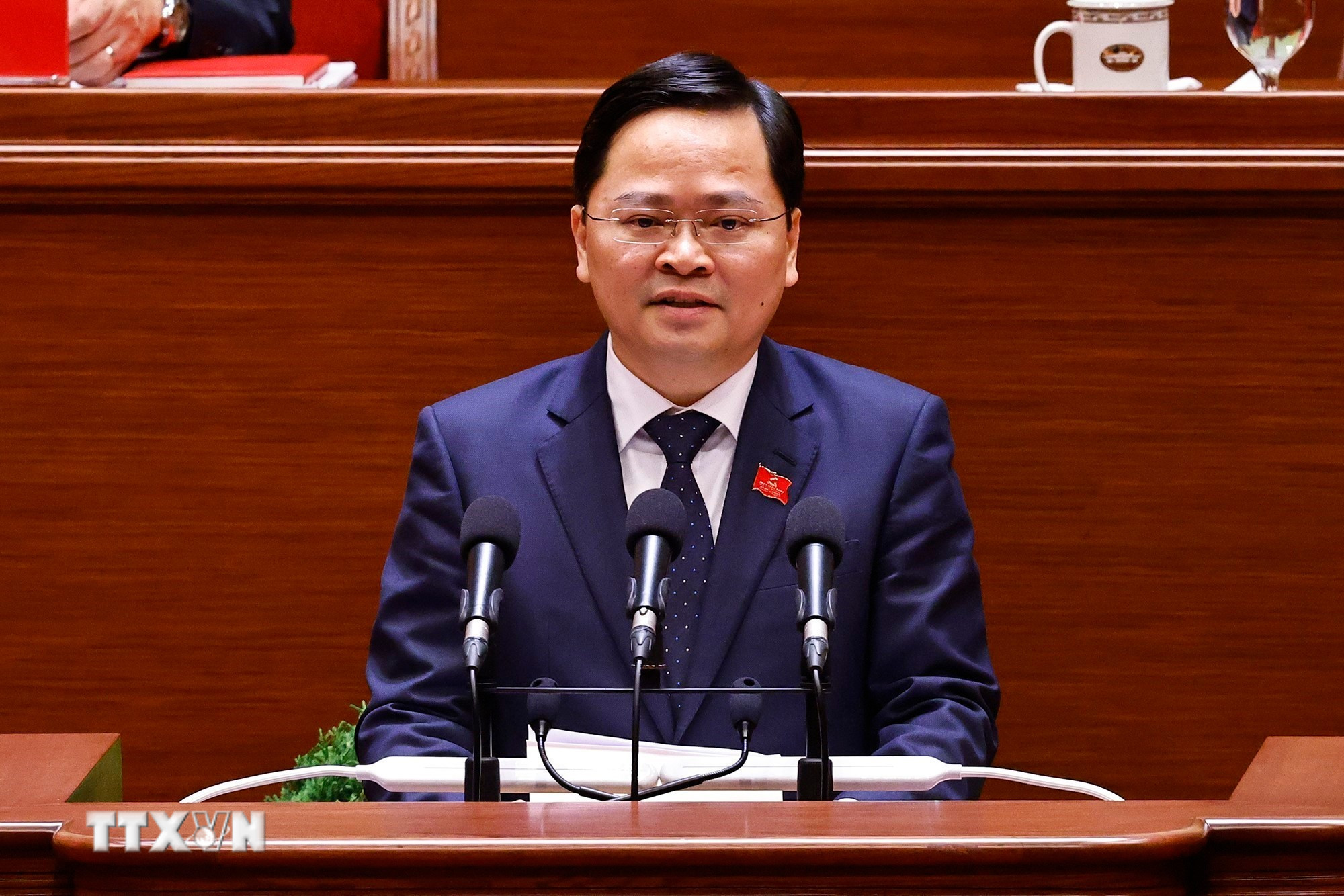 Đồng chí Nguyễn Anh Tuấn, Ủy viên Trung ương Đảng, Phó Trưởng Ban Chính sách, chiến lược Trung ương, tham luận về vấn đề “Các giải pháp chiến lược nhằm tăng trưởng kinh tế 2 con số trong giai đoạn mới 2026-2030”. (Ảnh: TTXVN)