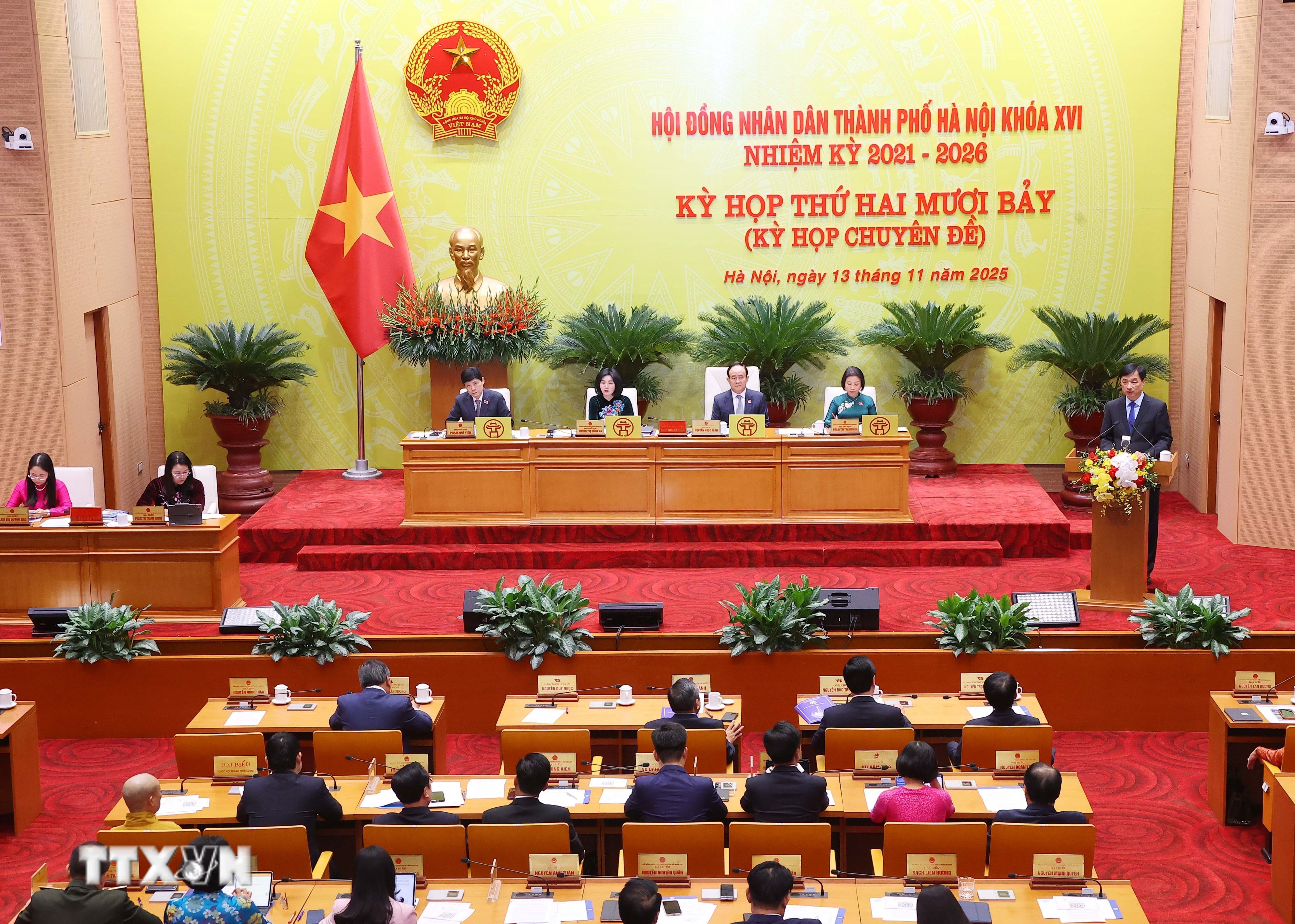 Kỳ họp chuyên đề lần thứ 27 Hội đồng nhân dân thành phố Hà Nội khóa XVI, nhiệm kỳ 2021-2026. (Ảnh: Văn Điệp/TTXVN)