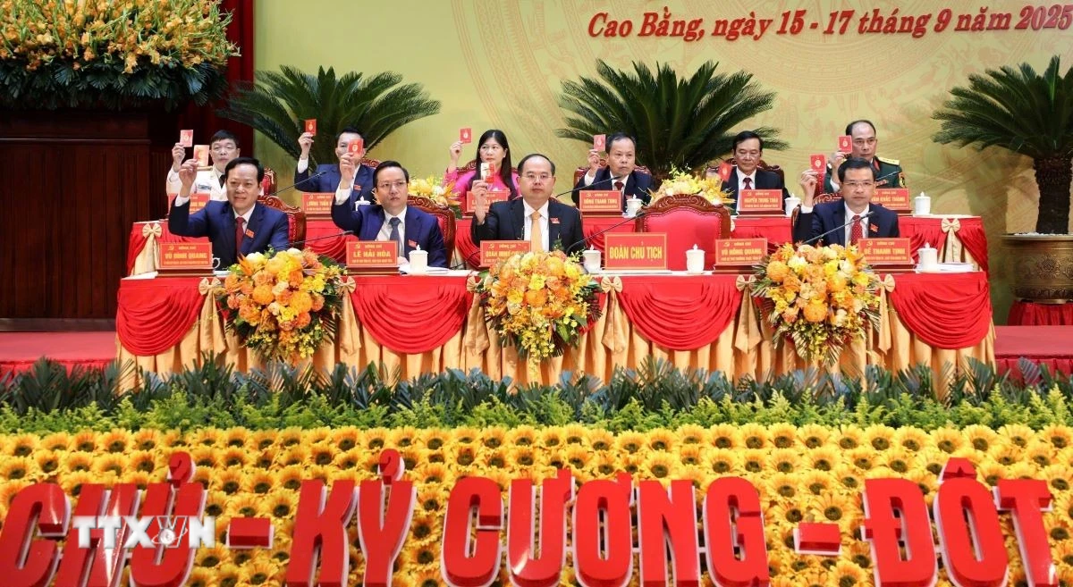 Đoàn Chủ tịch điều hành Đại hội. (Ảnh: Quốc Đạt/TTXVN)