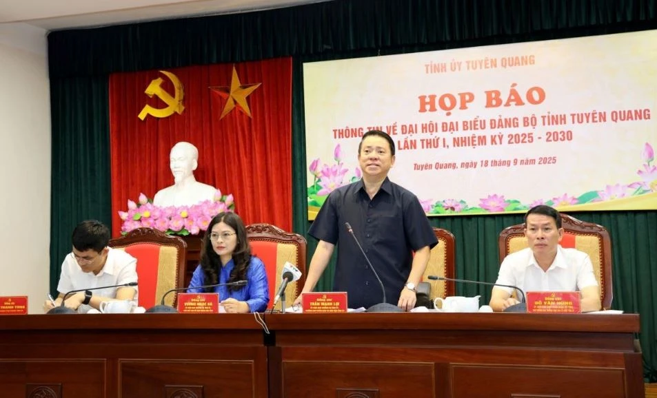 Ông Trần Mạnh Lợi, Ủy viên Ban Thường vụ Tỉnh ủy, Trưởng ban Tuyên giáo và Dân vận Tỉnh ủy, phát biểu tại buổi họp báo. (Nguồn: Cổng Thông tin điện tử Đảng Cộng sản Việt Nam)