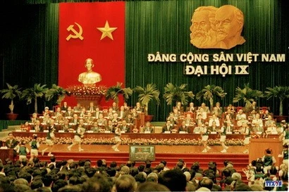 Đoàn Chủ tịch Đại hội Đảng lần thứ IX. Ảnh: TTXVN