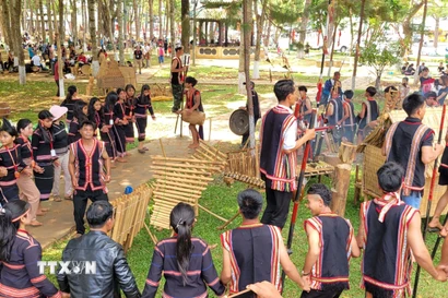 Các hoạt động văn hóa, nghệ thuật tại phân khu "Tinh hoa văn hóa Việt Nam". (Ảnh: Khánh Hòa/TTXVN)